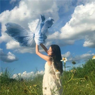 直播间实拍：网红圈官宣恋情引爆服务器，服务器被挤瘫痪